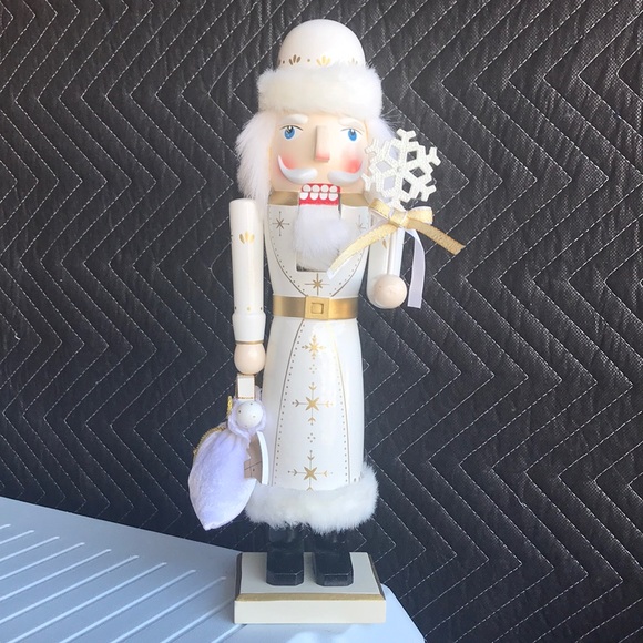 Nutcracker Snowflake Holiday Decor - Picture 1 of 13